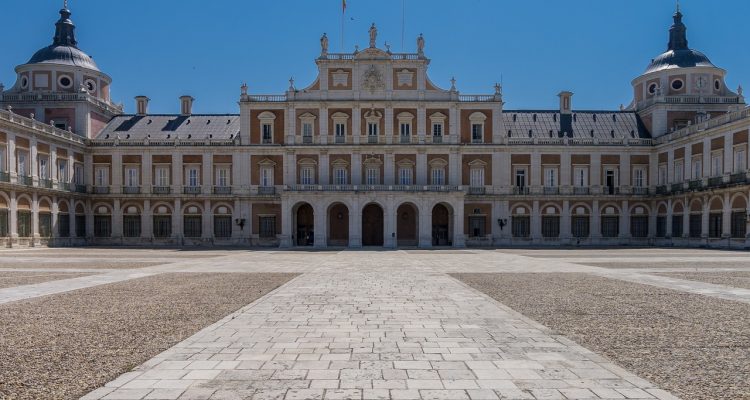découvrez l'univers passionnant du real madrid, l'un des clubs de football les plus emblématiques au monde. suivez les actualités, les matchs, et l'histoire de cette équipe légendaire qui a su conquérir les cœurs de millions de fans grâce à ses exploits sur le terrain.
