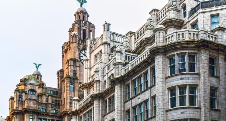 découvrez l'univers passionnant de liverpool, entre son riche patrimoine musical, ses clubs de légende et son ambiance vibrante. explorez les sites emblématiques, profitez des événements culturels et plongez dans la culture dynamique de cette ville emblématique du royaume-uni.