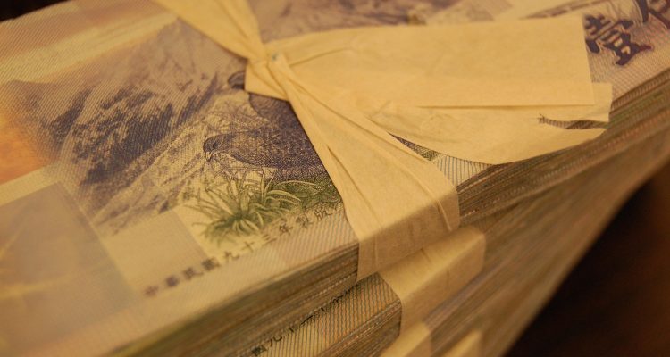 découvrez neuer, un personnage emblématique du monde du football, connu pour ses performances exceptionnelles et son agilité spectaculaire dans les cages. plongez dans son parcours, ses succès et son impact sur le sport.