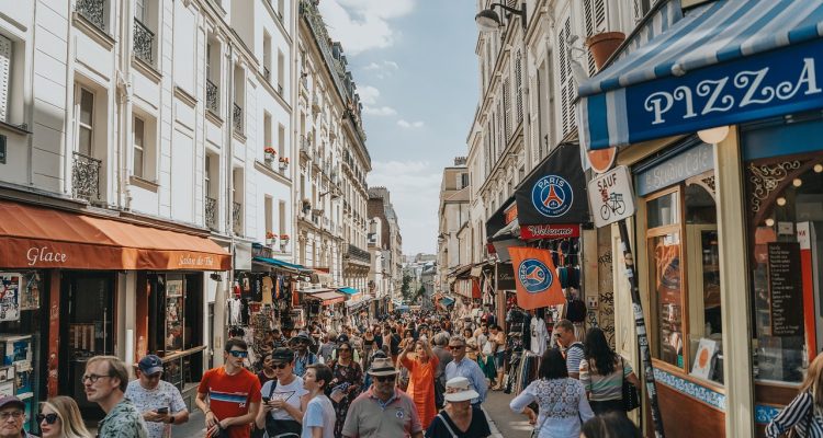 découvrez l'univers du paris saint-germain (psg), club emblématique du football français, ses actualités, ses joueurs vedettes, ses performances sur le terrain et sa passion inégalée pour le sport. rejoignez la communauté des fans et plongez dans l'histoire et l'avenir de cette équipe légendaire.