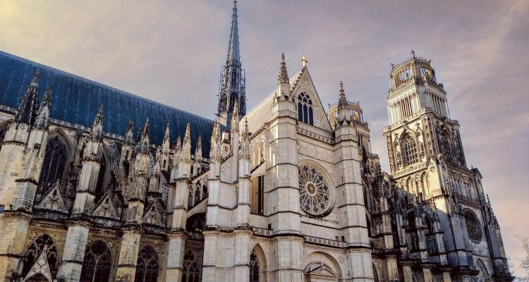 découvrez la france, un pays riche en histoire, culture et paysages à couper le souffle. explorez ses monuments emblématiques, ses cuisines raffinées et ses régions diversifiées, de la provence aux alpes, sans oublier paris, la ville lumière. partez à l'aventure et laissez-vous séduire par le charme français.
