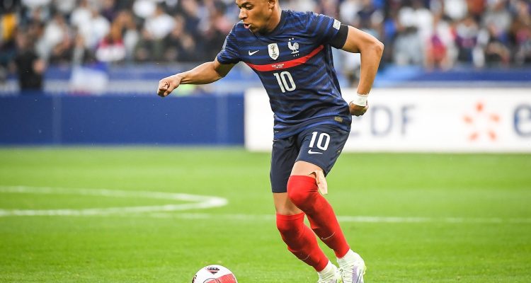 découvrez l’ascension fulgurante de kylian mbappé, l’un des meilleurs footballeurs français de sa génération. parcourez son parcours, ses records et ses actualités.