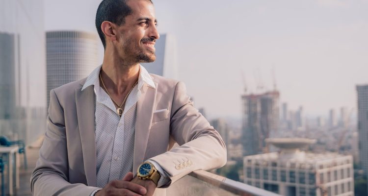 découvrez comment développer et renforcer votre confiance en soi grâce à des conseils pratiques, des techniques éprouvées et des témoignages inspirants pour révéler tout votre potentiel.