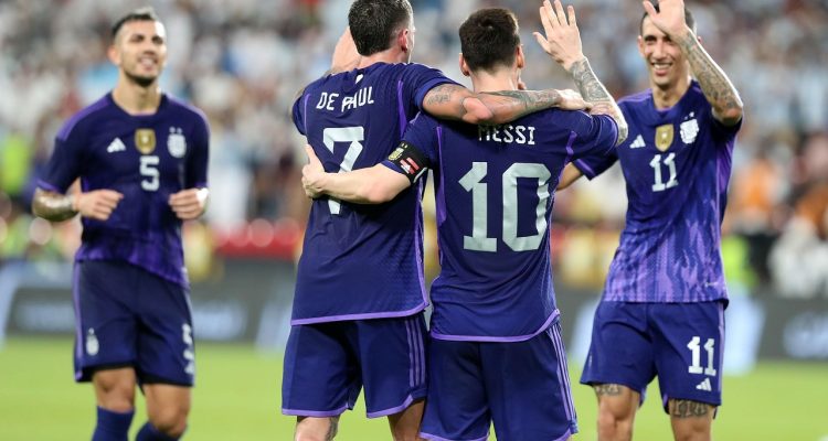 découvrez tout sur lionel messi, le légendaire footballeur argentin, ses exploits, sa carrière et ses records impressionnants.