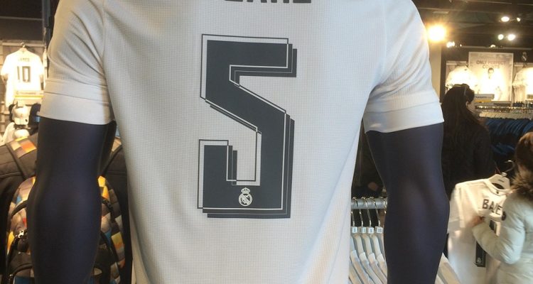 découvrez l'incroyable parcours de zinédine zidane, légende du football français, ses exploits, sa carrière en club et en équipe nationale.