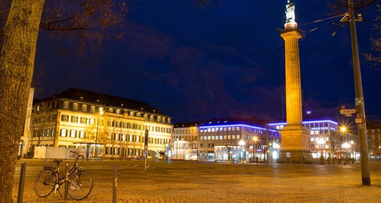 découvrez la carrière et les réalisations de luis enrique, célèbre entraîneur de football et ancien joueur professionnel reconnu pour son expertise et sa passion pour le sport.